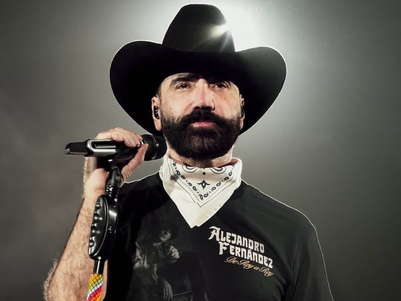 Alejandro Fernández sorprende con divertida confesión sobre su cumpleaños que pocos esperaban