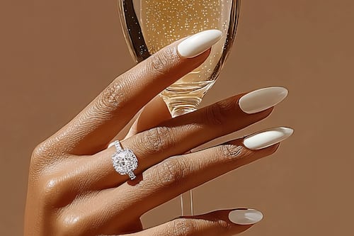 Manicure ‘diamante’ el diseño para quienes buscan máxima elegancia en Navidad y Año Nuevo