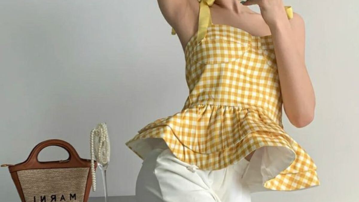 Las blusas péplum serán la gran tendencia de 2025.