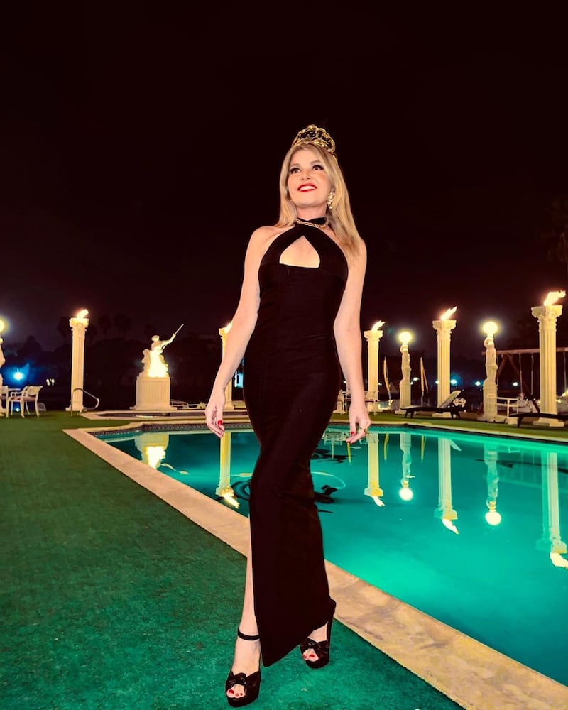 Itatí Cantoral realzó su belleza con su look en víspera de Año Nuevo