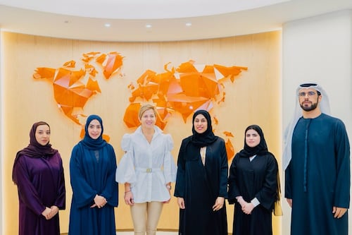 “Salió ‘desnuda’”: critican a Verónica Alcocer por usar leggings en evento en Dubái