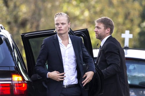 Él es el hijo de la princesa Mette-Marit de Noruega que irá a prisión por violación