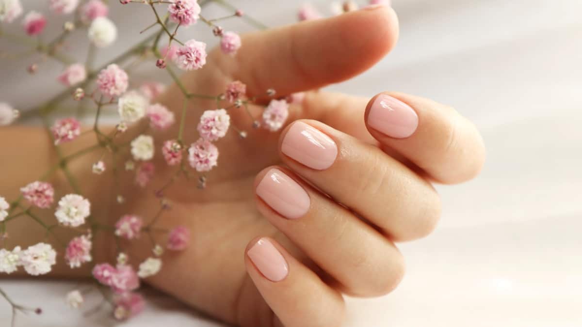 ‘Rose water nails’, el manicure que ha causado la obsesión de todas en los salones: es elegante y bonito