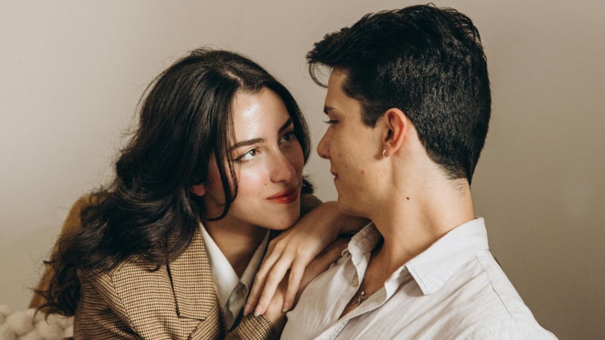 Algunos hombres parecen caminar, hablar y actuar de la misma forma que sus parejas y eso tiene una razón