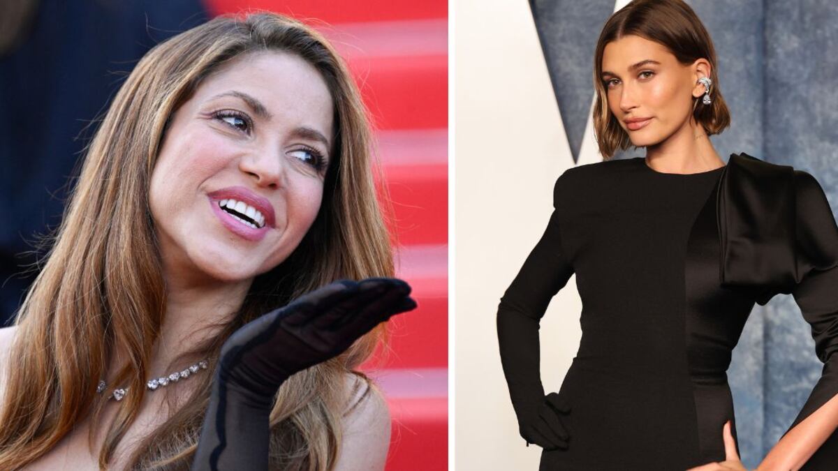 Shakira y Hailey Bieber tienen algo en común, un vestido Versace rosa en tendencia para brillar esta temporada de verano.