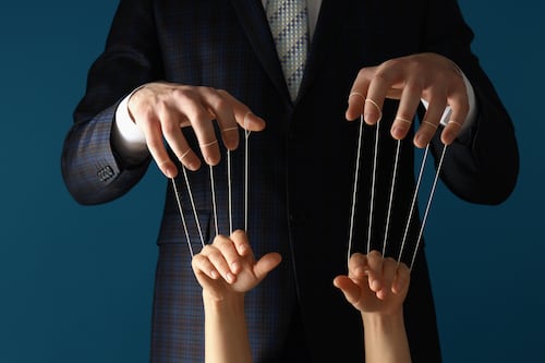 Cómo identificar a una persona manipuladora, según psicólogos