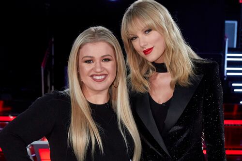 Así fue como Kelly Clarkson le dio a Taylor Swift la idea de regrabar sus discos