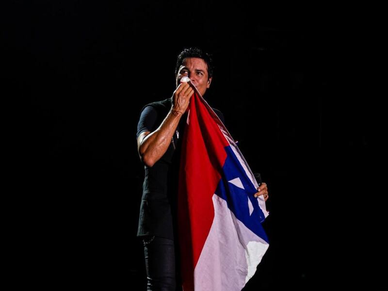 Chayanne enciende las redes con camiseta de México y mensaje futbolero previo a su concierto