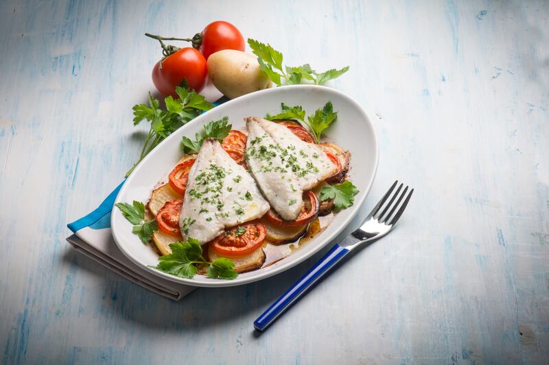 Filete de pescado al horno con vegetales