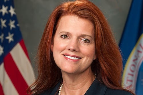 La mujer que da la orden de despegue: Charlie Blackwell-Thompson y el renacimiento lunar de la NASA