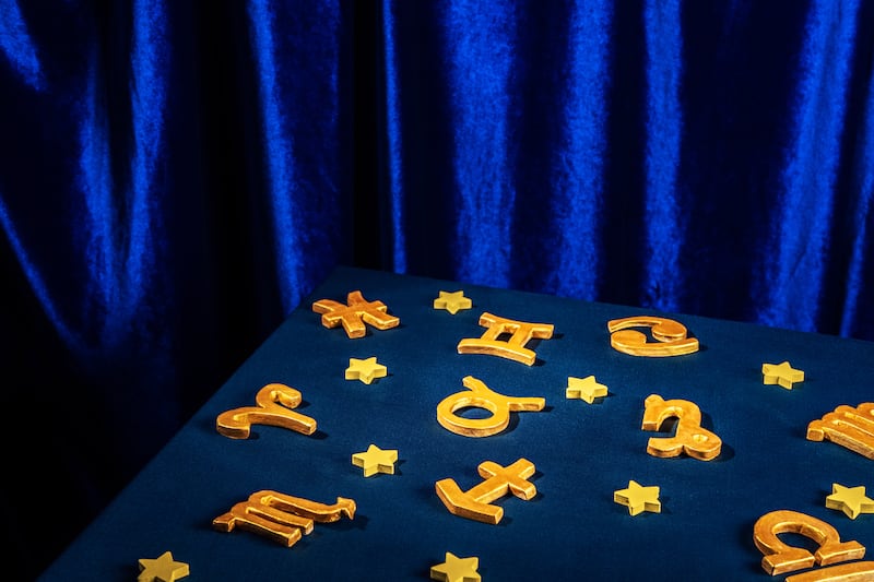 ¿Tu signo está entre los más ricos? Este es el análisis viral basado en la lista de Forbes 2026