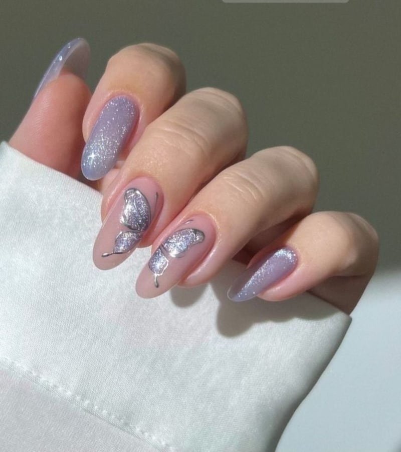 Uñas mariposa en tendencia.