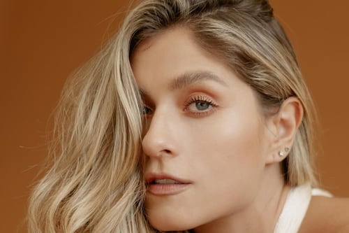 Laura Tobón confirmó su segundo embarazo con tiernas fotos: “el amor vuelve a crecer”