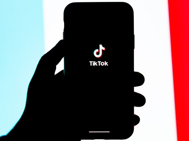 “Busco un hombre en finanzas”: Esta es la explicación de la particular tendencia en TikTok