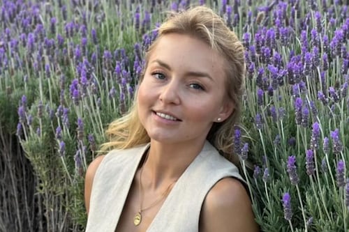 ¿Siempre ha sido igual? Fotos de la infancia de Angelique Boyer muestran que era una niña adorable