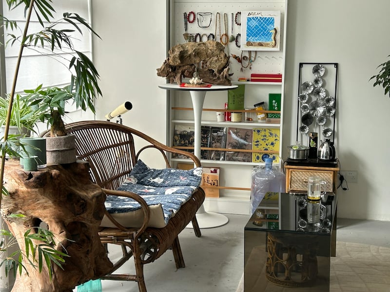 ¿Adiós minimalismo? La tendencia ‘burrowcore’ que promete un cambio de “cuento de hadas” en tu hogar