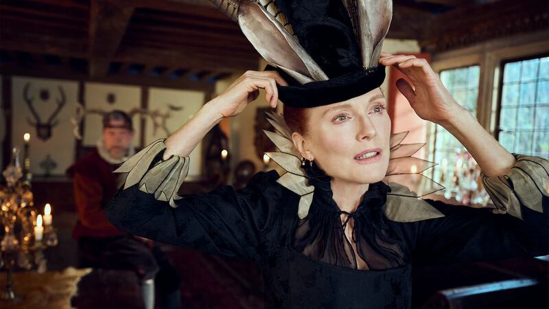 Escenas de la serie 'Mary & George'