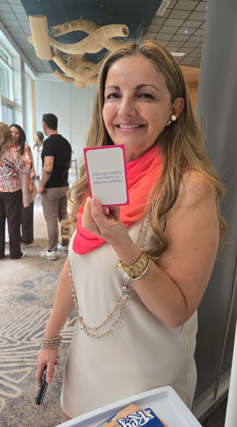 Regia estuvo presente en el brunch de Nueva Mujer