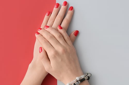 Uñas “código de barras”: el diseño en tendencia que no se parece en nada a niguno
