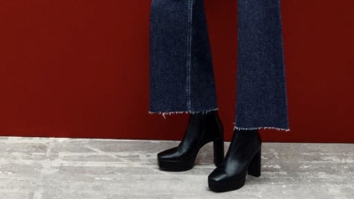 Así es como puedes usar pantalones culotte con botines de forma elegante