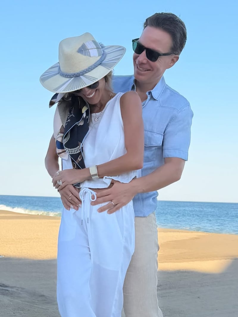 Anahí celebra su cumpleaños desde la playa junto a su familia