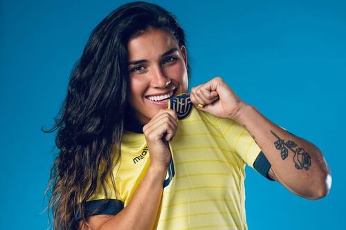 ¡Manoly Baquerizo: La guerrera del fútbol que inspira dentro y fuera de la cancha!