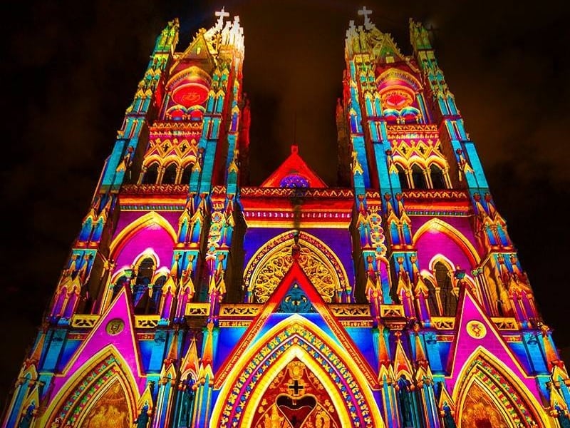 La Basílica del Voto Nacional es una obra de 115 metros de altura y tiene 24 capillas.