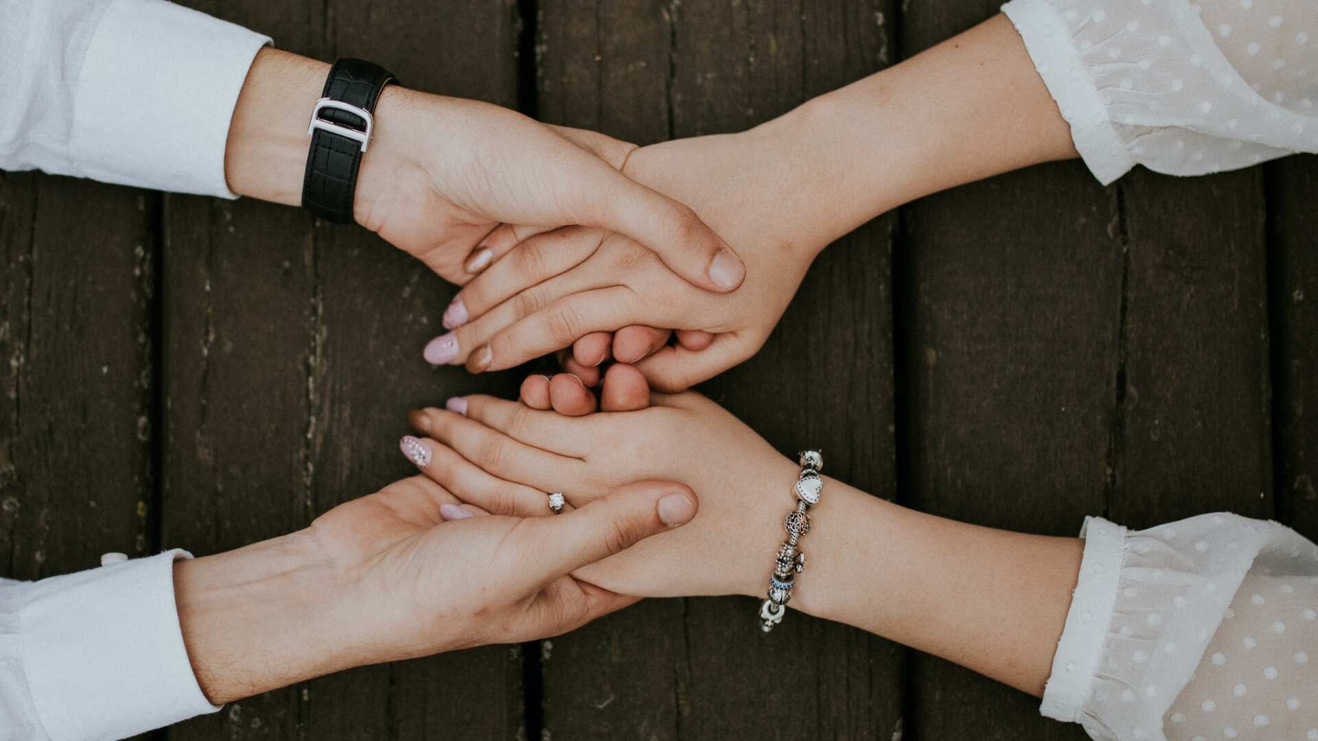 La conjunción de la Luna y Saturno traerá amor al horóscopo