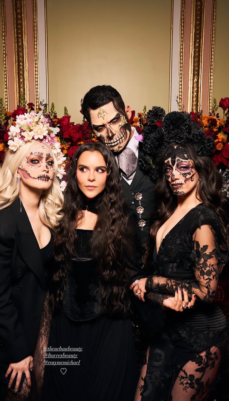 Yuya compartió fotos de su paso por la fiesta de Día de Muertos de IPSY México