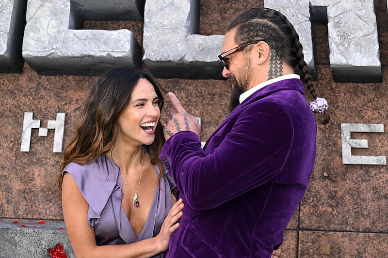 Jason Momoa y Adria Arjona