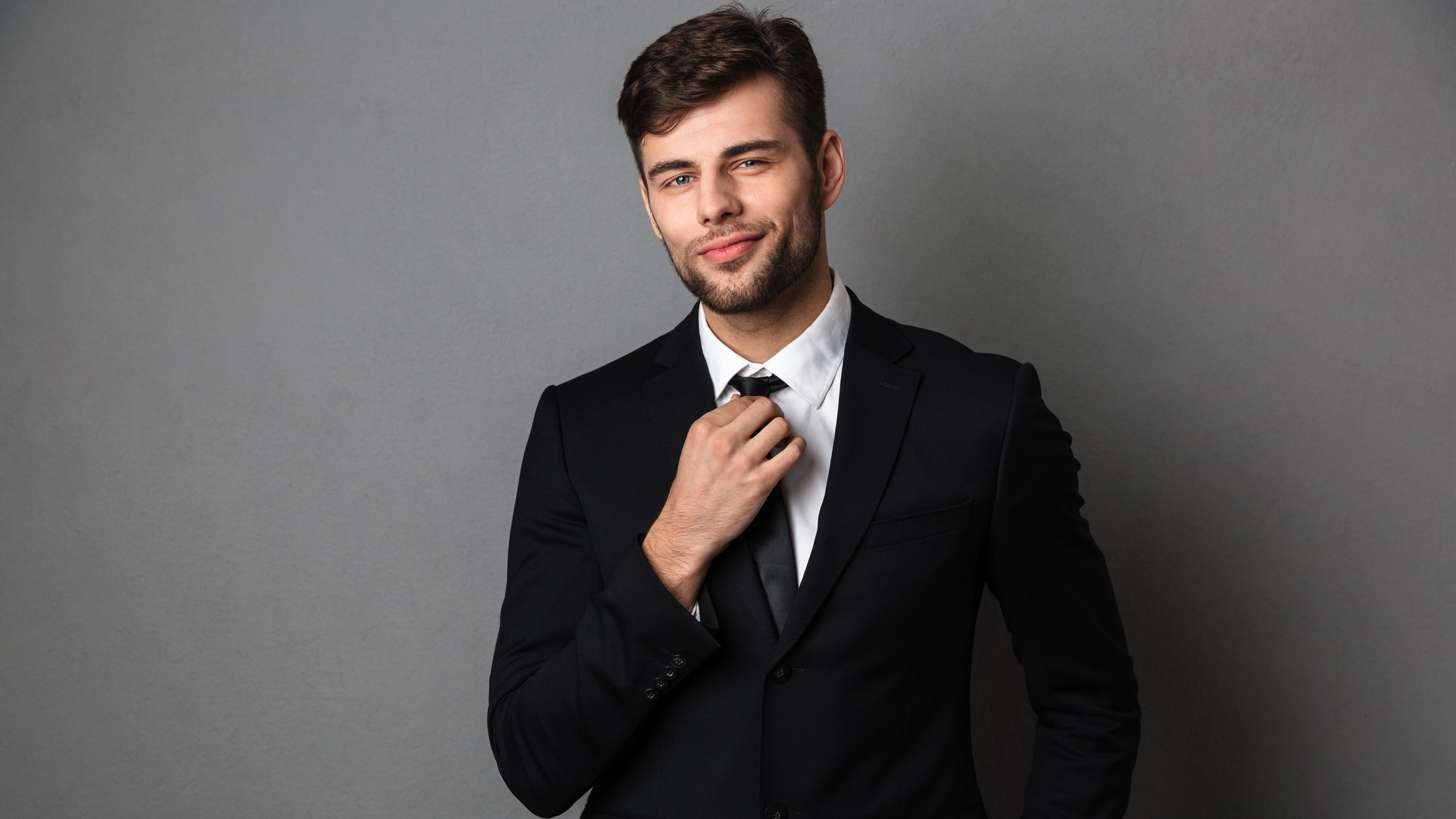 Los caballeros reflejan sus buenas maneras en varios aspectos de su vida, desde su estilo personal hasta sus acciones y actitudes