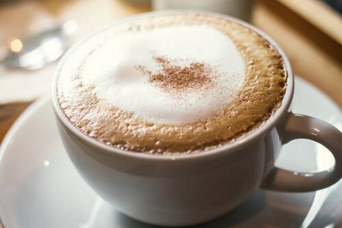 Prepara un rico capuchino en casa solo con tres ingredientes en la licuadora