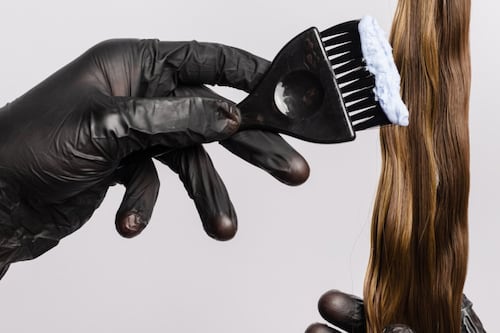 ¡Adiós balayage! Las mechas francesas prometen un cambio elegante, favorecedor y perfecto para todas