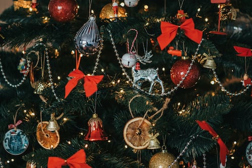 El adorno navideño que promete suerte, protección y riqueza: así debes integrarlo en tu hogar