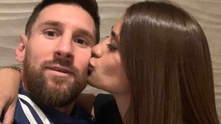 Esta postal veraniega de Messi y Antonella en 2019 predijo el triunfo de Argentina en el Mundial / Instagram