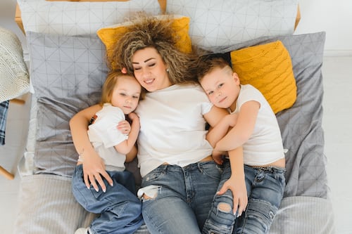 ¡Más que dos bebés! Descubre por qué cada mujer podría necesitar 2,7 hijos para el futuro