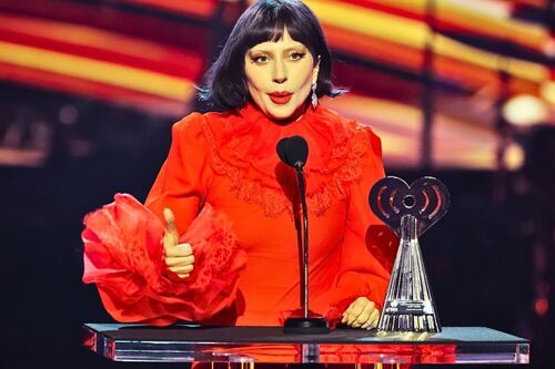 Lady Gaga revelará que está embarazada durante sus conciertos en México, dice Mhoni Vidente