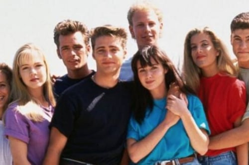 ¡Tragedia en Beverly Hills 90210! Famosa actriz y 7 niños terminan en el hospital tras brutal impacto