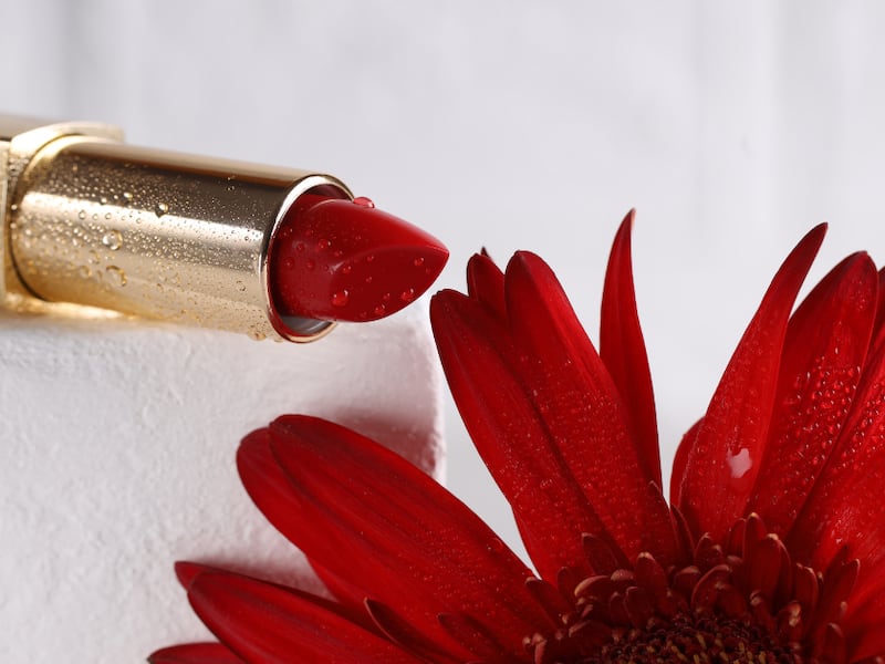 El labial perfecto ideal para mujeres después de los 40: ilumina y favorece el rostro