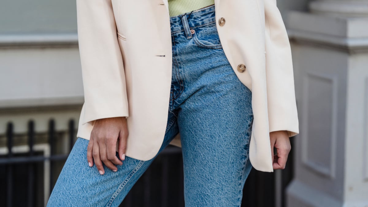 Los jeans slacker combinan comodidad y glamour.
