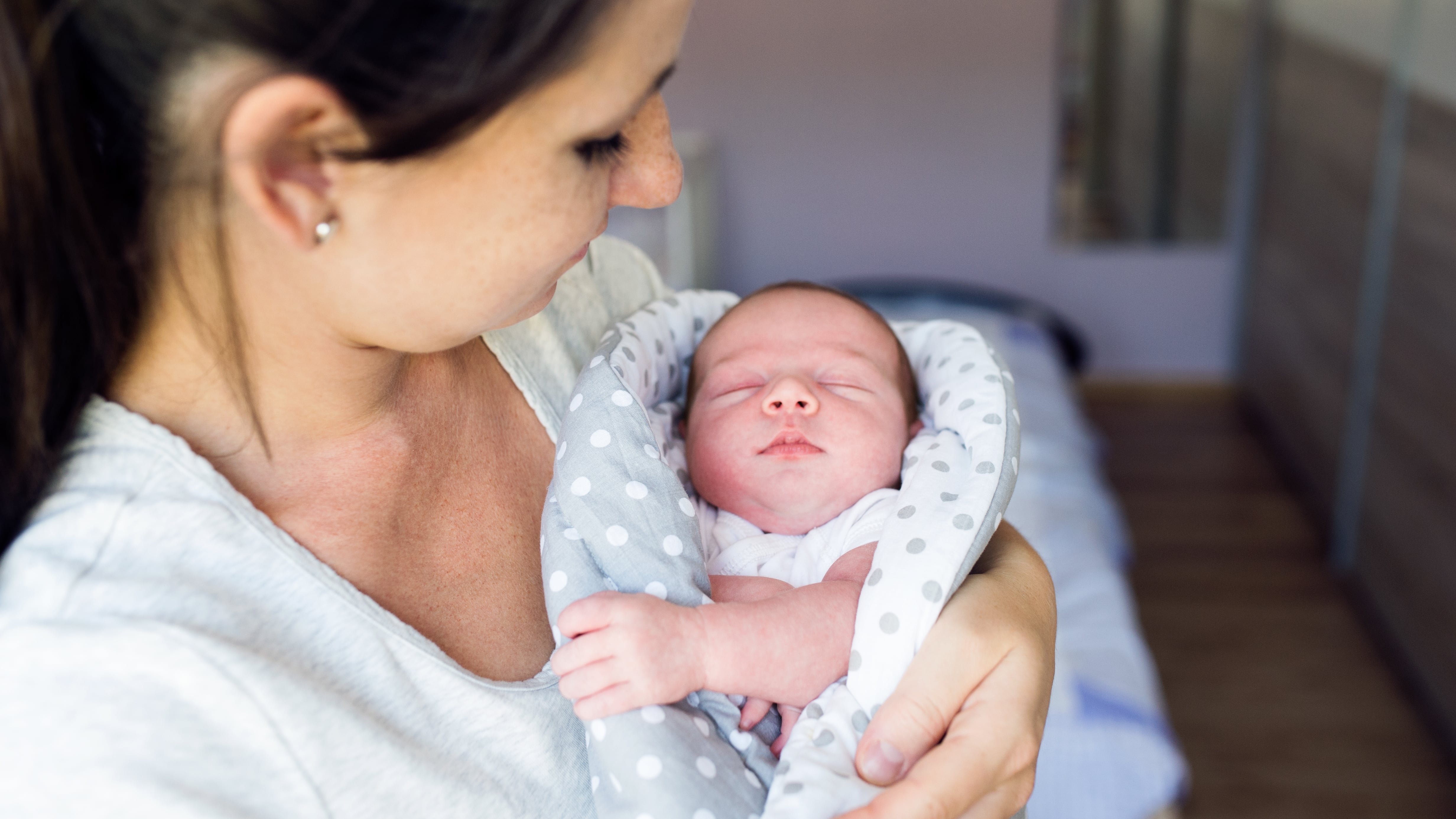 Corte ordena ampliar la licencia de maternidad a 14 semanas