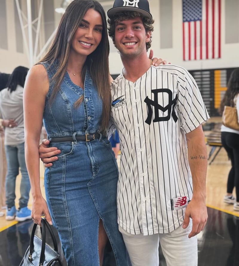 Elizabeth Gutiérrez y su hijo Christopher Levy