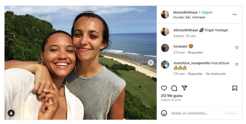 Kiersey Clemons y Ebony De La Haye fueron amigas antes de iniciar un noviazgo |