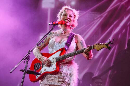 Mon Laferte da un adelanto de su próximo proyecto con “Otra Noche de Llorar“