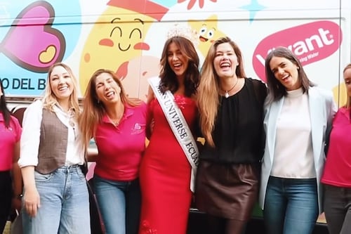 Nadia Mejía ilumina Cuenca con alegría, fotos y su apoyo al proyecto de María Susana Rivadeneira