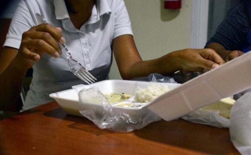 comida en plástico