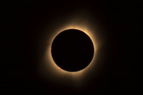 Este video es considerado el más emocionante del eclipse solar y aquí puedes ver por qué