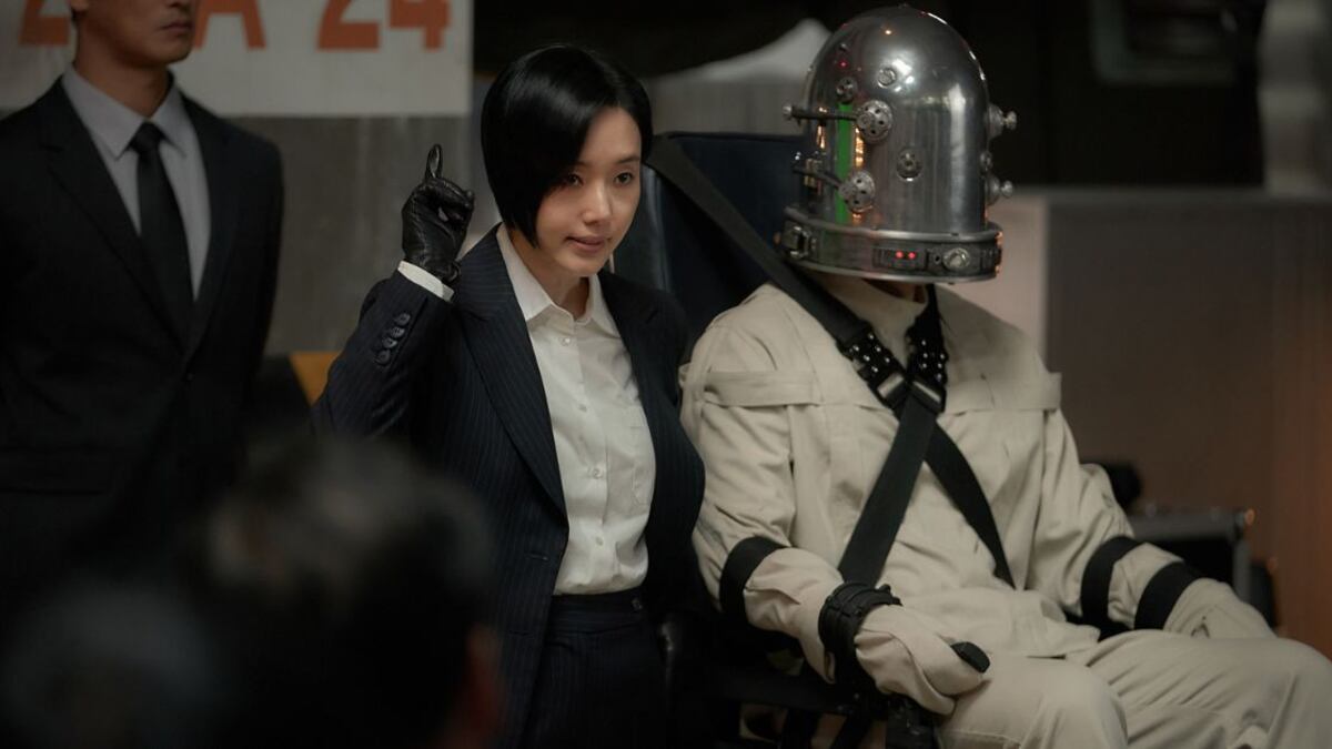 Lee Jung-hyun como Choi Jun-kyung en Parasyte: Los grises