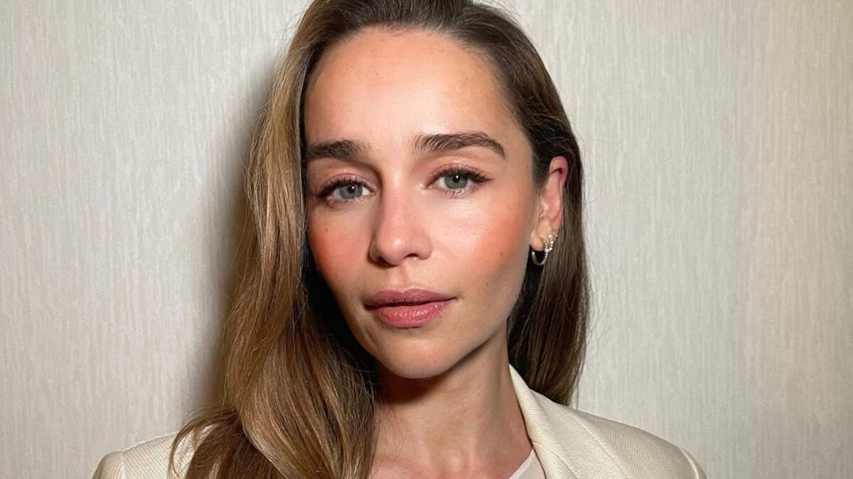 Emilia Clarke es una de las estrellas que ha llevado el 'chestnut hair'