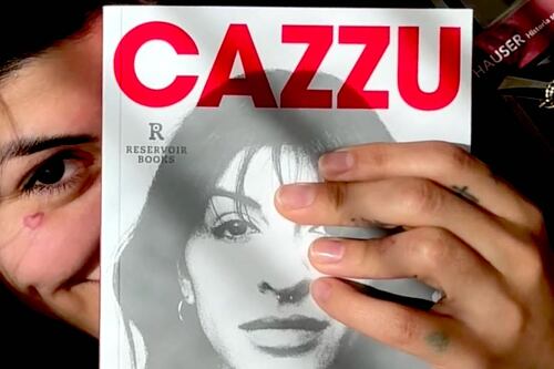 Cuánto cuesta el libro de Cazzu y dónde conseguirlo en preventa en México